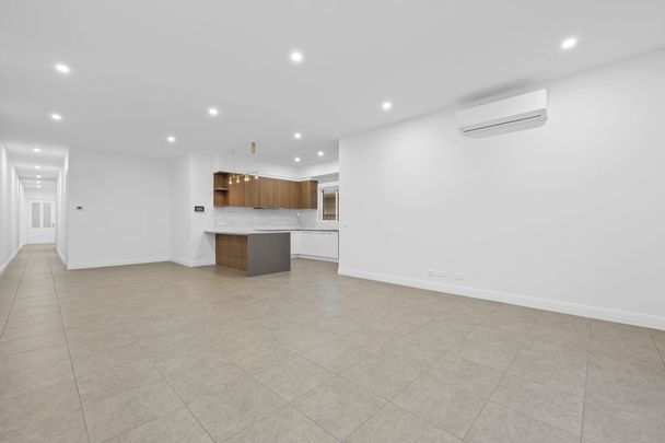 10B Merbow Street, Oakleigh VIC 3166 - Townhouse For Rent | Domain - Photo 1