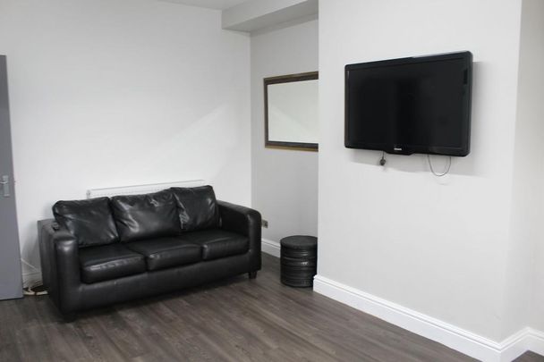 5 bedroom flat to rent - Photo 1
