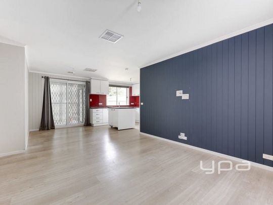 PRIME LOCATION! - Photo 1