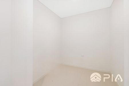 Modern 1 Bedroom + Study Apartment For Lease - Photo 2