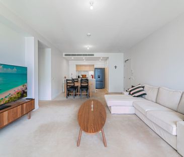 Corner Postioned 2 Bedroom Apartment in Putney Hill - Photo 1