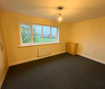 4 bedroom semi-detached house to rent - Photo 3