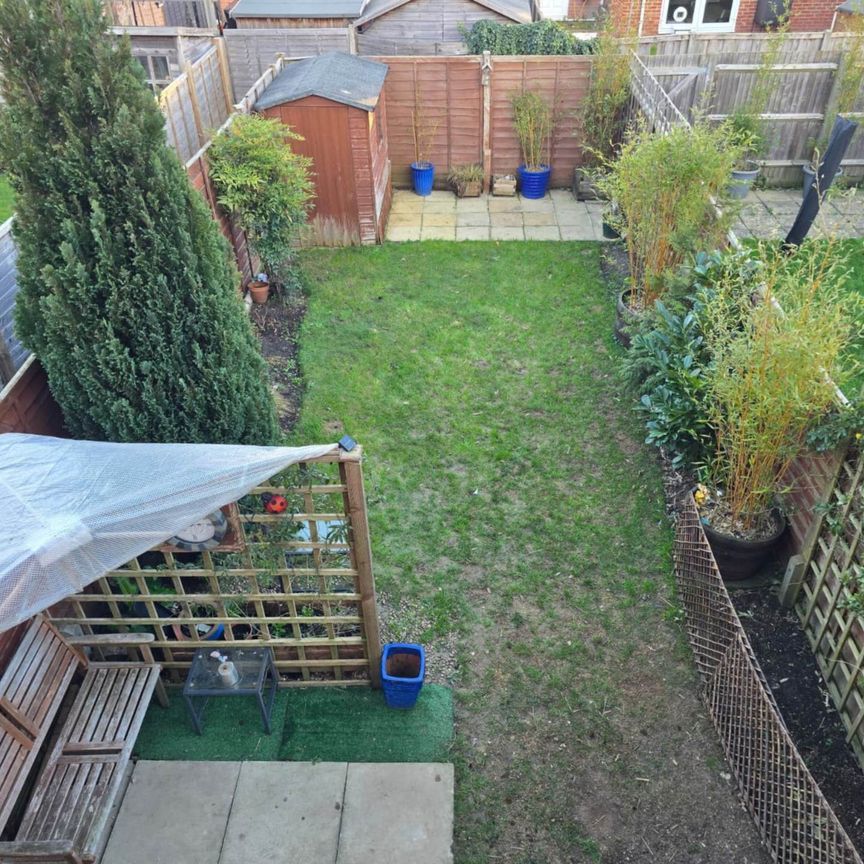 Laurel Close, Worthing - Photo 1