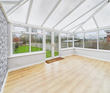 3 bedroom Semi-detached house to rent - Photo 4