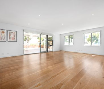 25 Lower Drive, Kew VIC 3101 - House For Rent | Domain - Photo 4