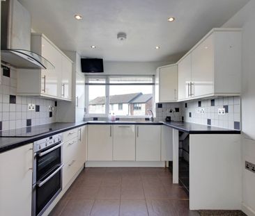 4 Bedroom - Photo 5