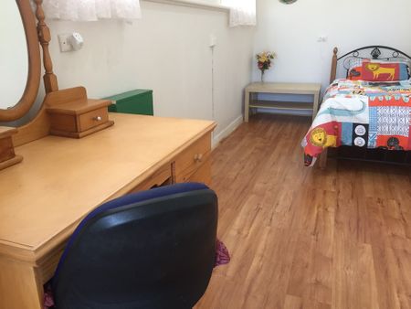 5-bedroom shared house / townhouse, hOUNSLOW AVE COWANDILLA - Photo 3