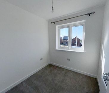4 bedroom semi-detached house to rent - Photo 3