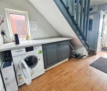 1 bedroom in a house share to rent - Photo 5