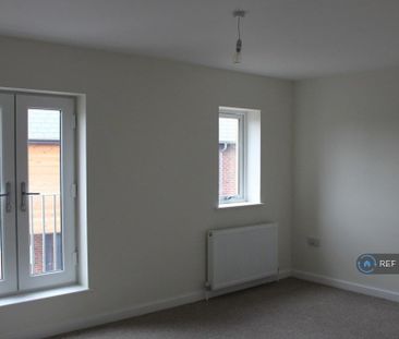 3 bedroom semi-detached house to rent - Photo 3