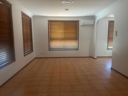 SPACIOUS 4 BEDROOM HOME - Photo 3