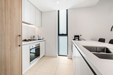 Elevated & Light Filled, Top Floor Living with Views - Photo 3