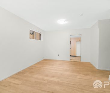 Beautifully Renovated 2 bedrooms unit in an Ultra-convenient and qu... - Photo 4