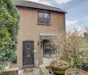 Lawsone Rise, High Wycombe - Photo 1