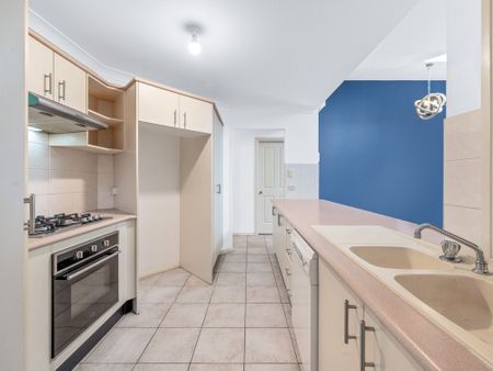 Spacious Family Home in a Prime Location - Photo 2