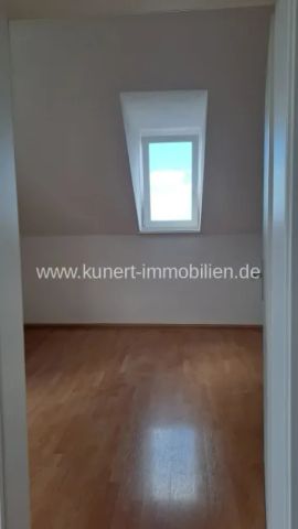 Burgstädt: Attraktive 3-Zimmer-Wohnung (Dachgeschoss) in guter Wohnlage, Garage möglich - Photo 3