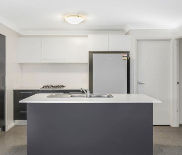 Comfortable 3-Bedroom Home with Private Yard - Photo 2