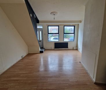 2 Bed Terraced House, Russell Rise, LU1 - Photo 1