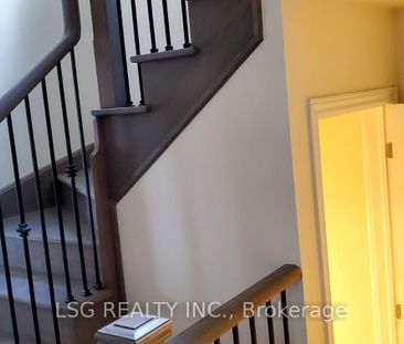 For Lease - 209 Thompson Drive, East Gwillimbury, Ontario - Photo 2