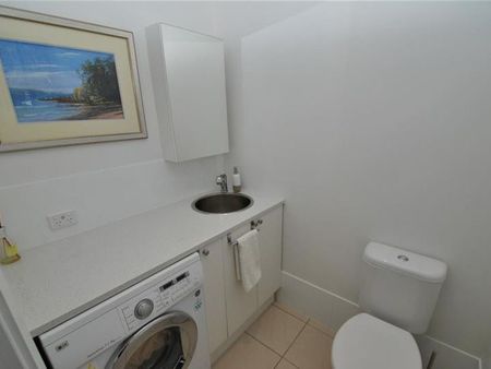 FAMILY HOME - Photo 5