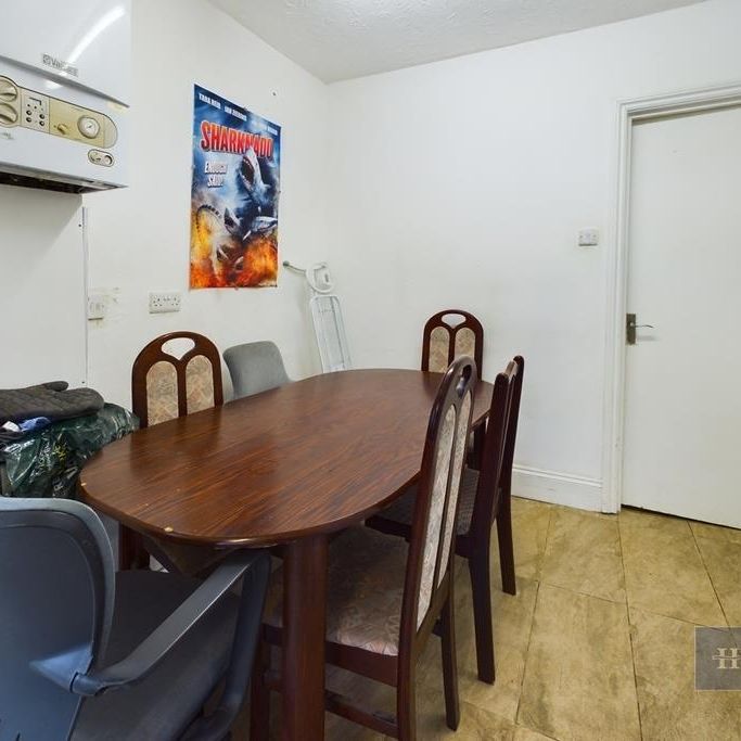 4 bedroom terraced house to rent - Photo 1