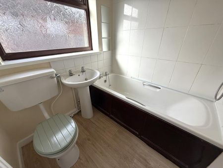 2 bedroom semi-detached bungalow to rent - Photo 5