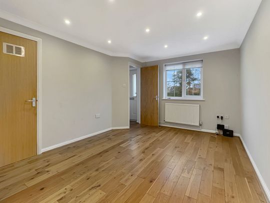 De Brink-On-The-Green, Martlesham Heath, IP5 - Photo 1