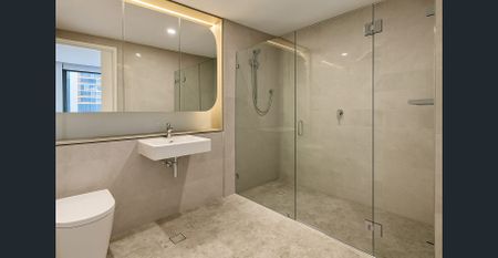 Expansive courtyard apartment - 2 bedroom in Ucello - Photo 3