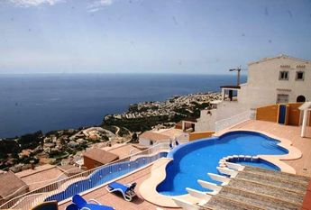 APARTMENT FOR RENT with 2 bedrooms and panoramic sea views