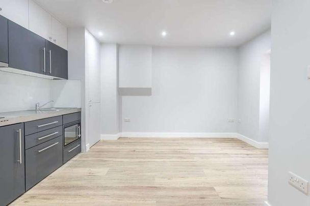 St Charles Square, Ladbroke Grove, W10 - Photo 1