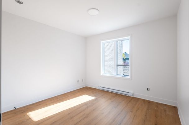 Appartement à louer - Laval (Chomedey) (Autres) - Photo 1