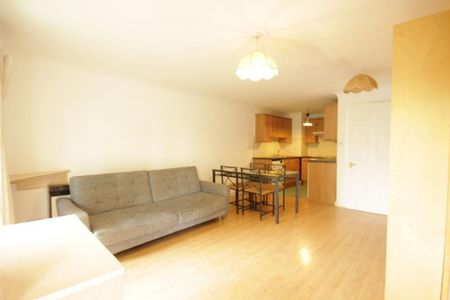 Studio to rent - Photo 2