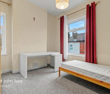 2 bedroom end of terrace house to rent - Photo 4