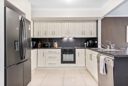 “Beautifully presented 3 bedroom home” - Photo 2