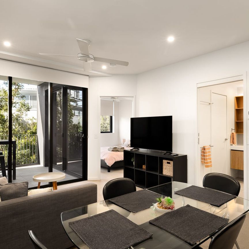 Luxurious, Fully Furnished 1 Bed + Study in the Walkable Heart of West End - Photo 1