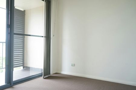 Spacious Two Bedroom Townhouse - Photo 4