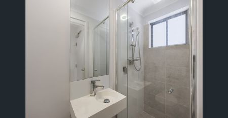 Boutique Three Bedroom ,Three Bathroom Unit in Bushland Setting with Complex Pool - Photo 2