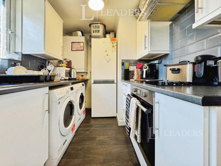 1 bedroom semi-detached house to rent - Photo 2