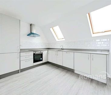 Lynchford Road, Farnborough, Hampshire, GU14 - Photo 4