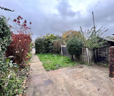 2 bedroom semi-detached house to rent - Photo 5