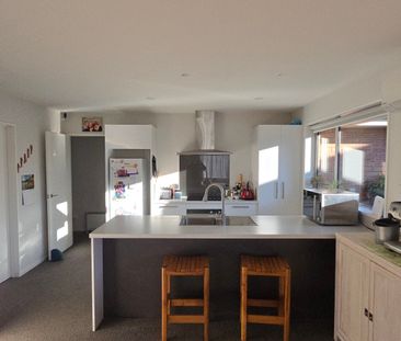 4 Bedroom family home for rent! - Photo 3