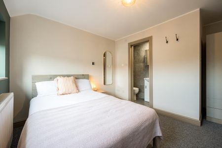 1 bedroom in a house share to rent - Photo 2