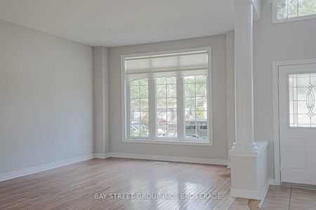 For Lease - 47 Gemini Crescent, Richmond Hill, Ontario - Photo 2