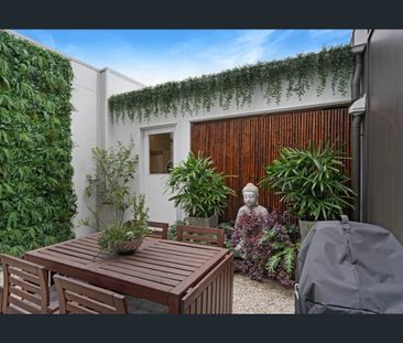 Beautiful Modern Terrace Home in the Heart of Baringa - Photo 4