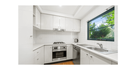 Spacious Townhouse - Photo 4