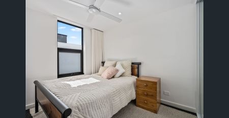 Sophisticated Furnished Prospect Living - Photo 2