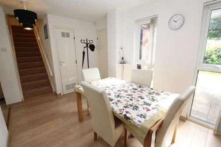 Woking, Surrey, GU21 - Photo 3