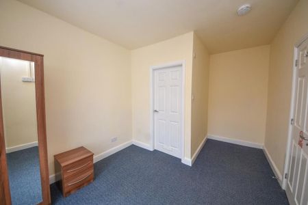 4 bedroom terraced house to rent - Photo 2