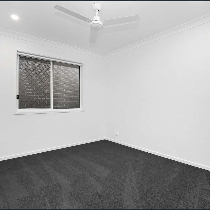 Spacious 4 Bedroom Single Level Living - Photo 1