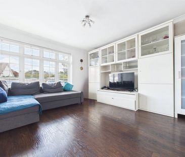 Pool Road, West Molesey - 4 bedrooms Property for lettings - Chaseb... - Photo 5